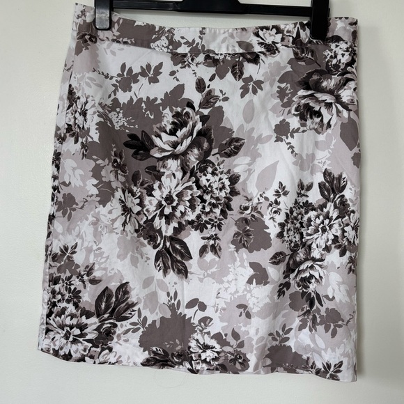 ✨Van Heusen Floral Print Pencil Skirt - Size 14 - Picture 1 of 4